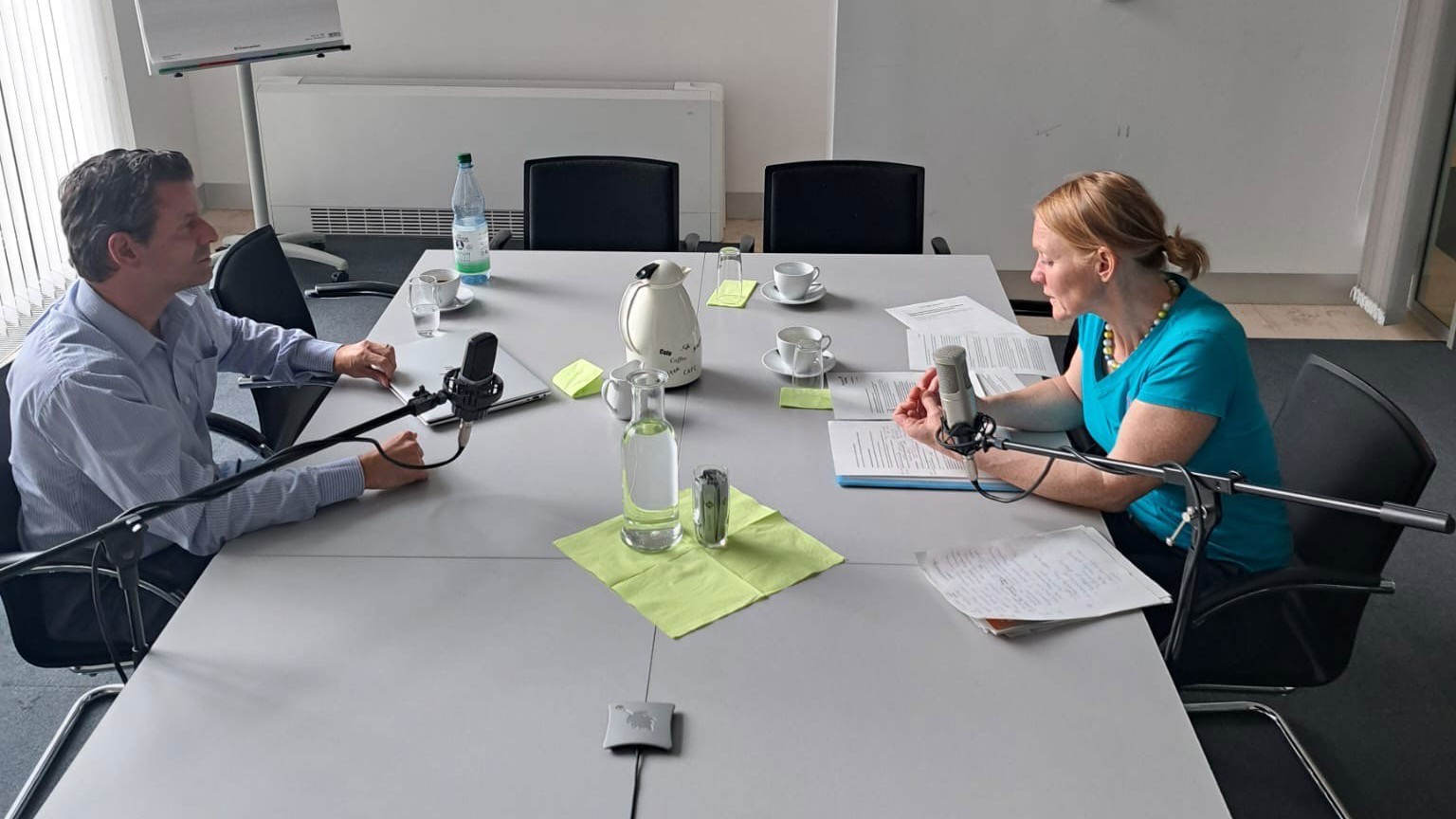 Unser Kollege Dr. Arnt Baer und Dr. Christine Wilcken bei der GLASKLAR-Aufnahme.