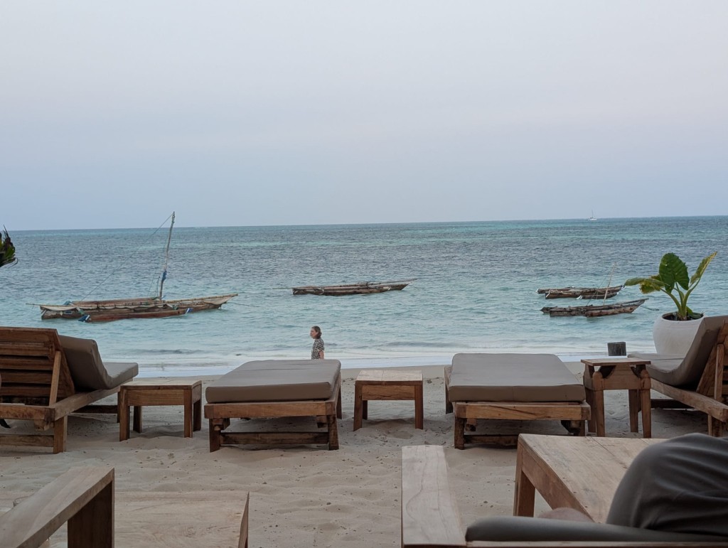 Dafür kennt man Sansibar: Strand und türkisblaues Meer