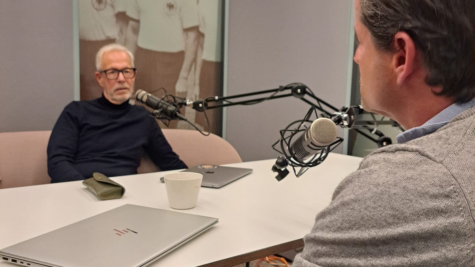 Robert Damann von MicroBubbles bei der Podcastaufnahme mit Dr. Arnt Baer von der GELSENWASSER AG.