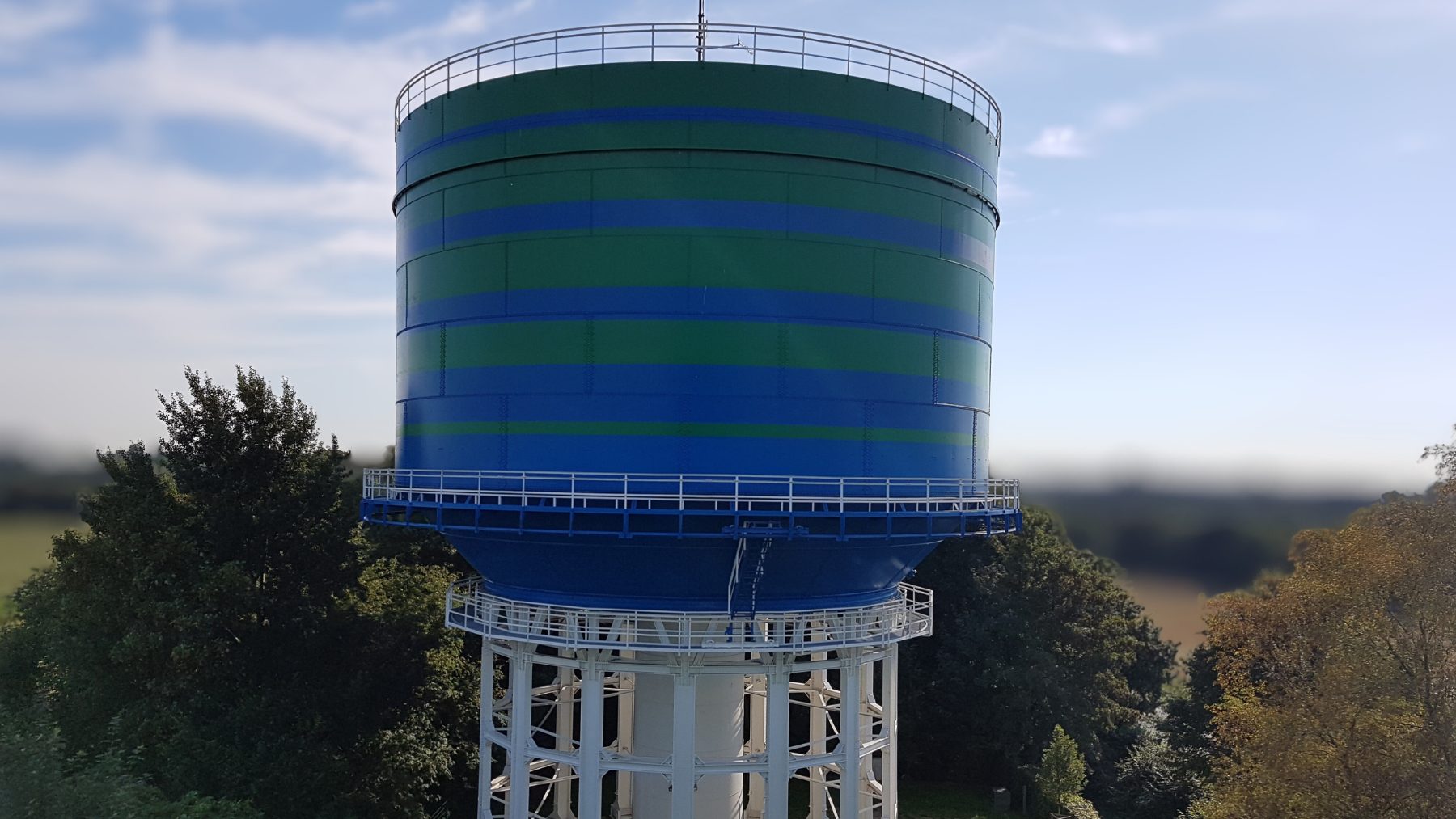 Blick auf den Tank eines Hochbehälters.