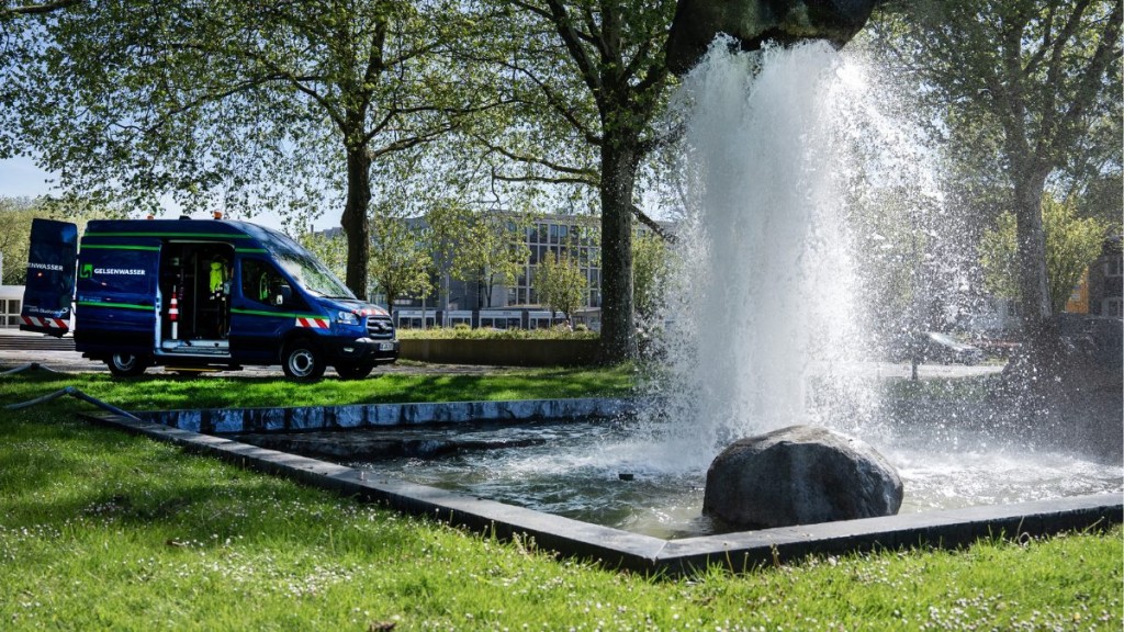 Der Zierbrunnen vor dem Musiktheater im Revier in Gelsenkirchen, der von Gelsenwasser gepflegt wird.