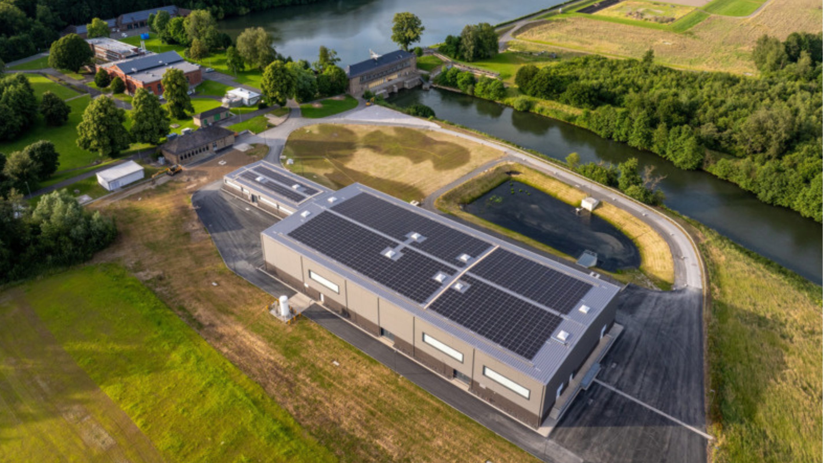 Das Wasserwerk Hengsen an der Ruhr nach der umfassenden technischen Ergäzung aus der Luft.