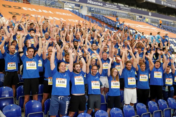 B2RUN - das Gelsenwasser-Team jubelt sich warm
