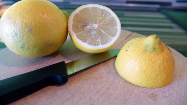 Zitrone ist ein kleiner Wunderhelfer in der Küche