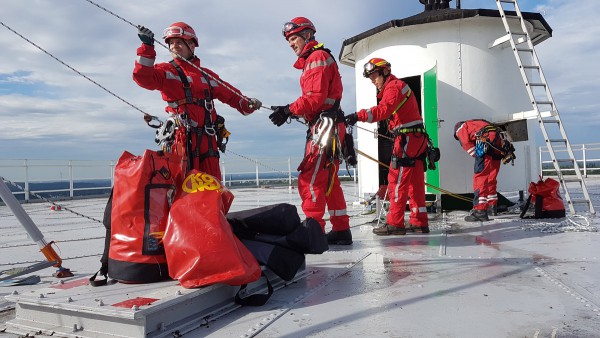 Hoehenrettung beim Aufbau auf dem Wasserturm