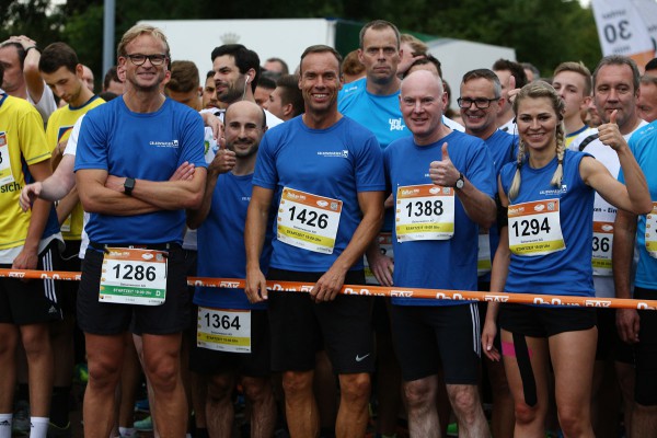 Gute Laune bei den Gelsenwasser-Kollegen an der Startlinie beim B2Run