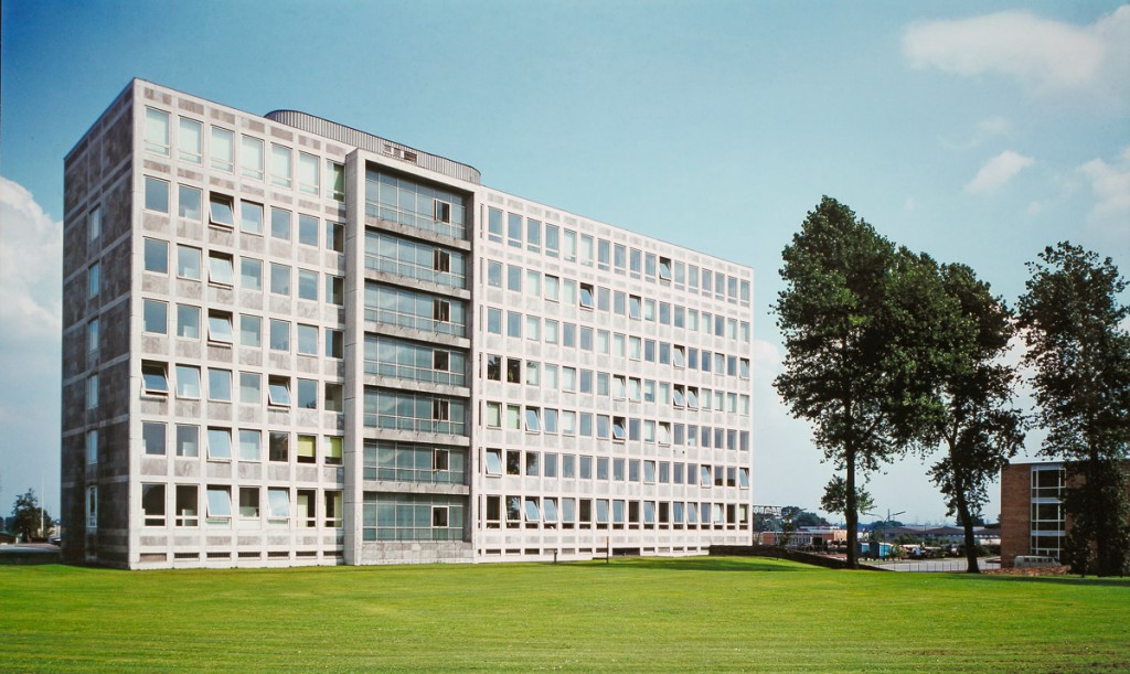 Die Gelsenwasser-Hauptverwaltung in Gelsenkirchen 1962. Die Wasserversorgung ist bis heute Kerngeschäft der Gelsenwasser.