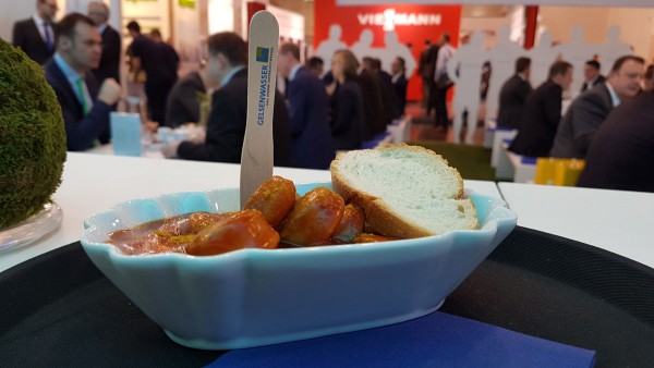 54 kg Currywurst gingen bei der E-world 2018 über die Gelsenwasser-Theke.