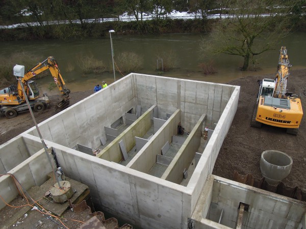 Die Fischaufstiegsanlage im Wasserkraftwerk Bochum-Stiepel mitten im Bau: