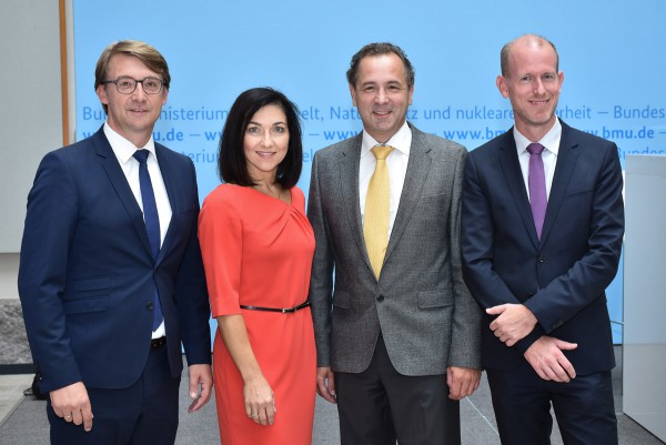 VKU-Vizepräsident Karsten Specht, VKU-Hauptgeschäftsführerin Katherine Reiche, Vorstandsvorsitzender des DVGW Prof. Dr. Gerald Linke und DVGW-Vizepräsident Dr. Dirk Waider.