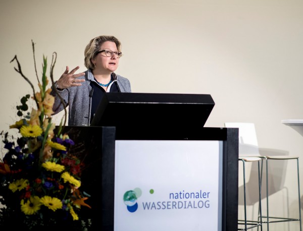 Bundesumweltministerin Svenja Schulze eröffnete den "Nationalen Wasserdialog", der jetzt in die zweite Phase gestartet ist.