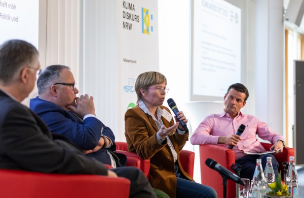 Doch das Ruhrgebiet dient nur bedingt als Beispiel für die Braunkohlereviere, so das Ergebnis des 1. Workshops der Klima.Werkstatt, der von Dr. Arnt Baer (Leiter der Abteilung Verbände und Politik bei Gelsenwasser) moderiert wurde