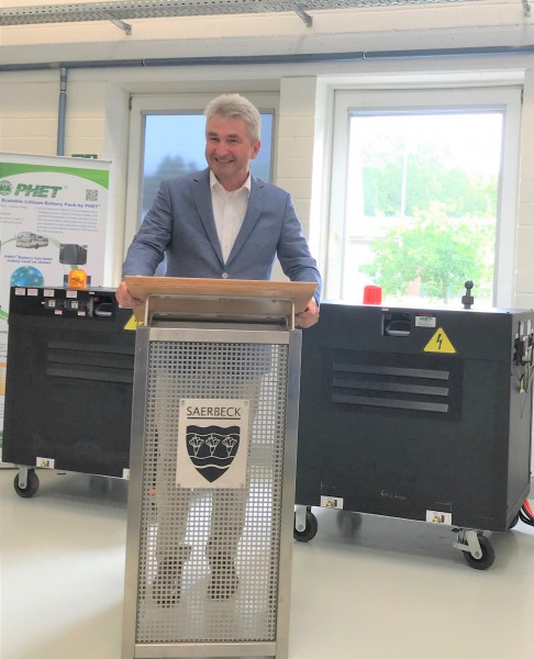 NRW-Energieminister Prof. Pinkwart bei der offiziellen Inbetriebnahme von EnerPrax. Energieversorgungsstrategie Pinkwart in Saerbeck nimmt Stellung zur Energieversorgungsstrategie
