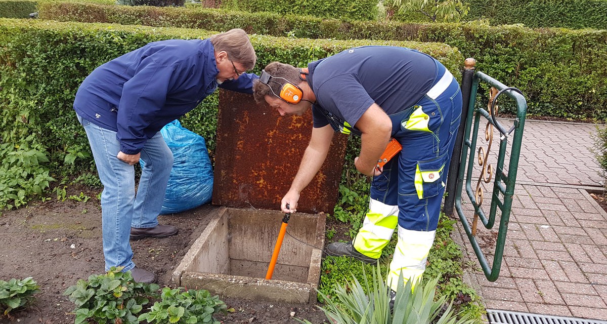 Mit dem Abhorcher auf Leckage-Suche