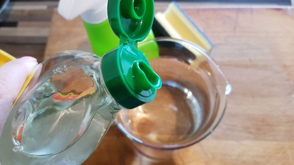Abfall vermeiden mit natürlichen Reinigern wie Essig