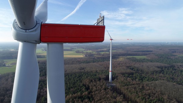 Der Rohstoff „Wind“ ergänzt sich gut mit dem zweiten Energieträger der Zukunft Sonnenenergie und ist – wenn die Anlage einmal steht – kostenlos.