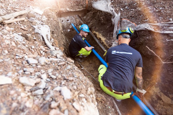 Infrastruktur versucht Arbeit und hohe Kosten in der Wasserversorgung