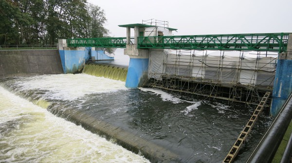 Das Walzenwehr an der Talsperre Halternbei seiner Sanierung vor wenigen Jahren.