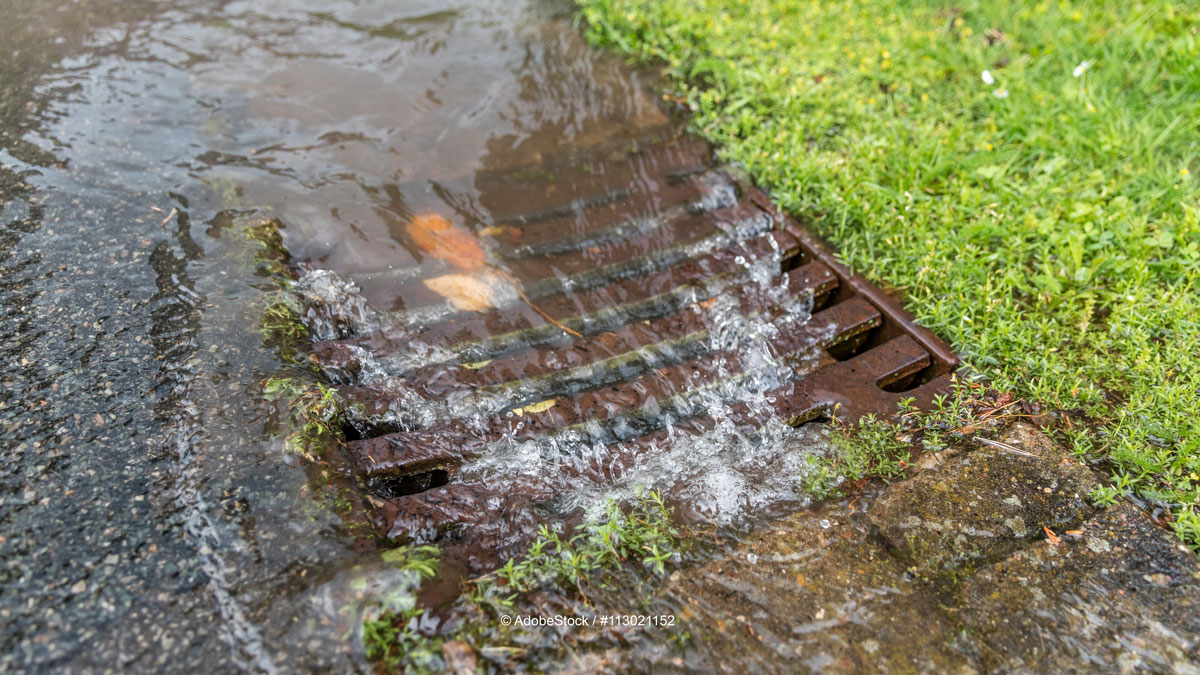 Resiliente Stadtentwässerung kann die Folgen von Wetterextremen nicht allein bewältigen. Es ist eine kommunale Gemeinschaftsaufgabe aller relevanten Ressorts.