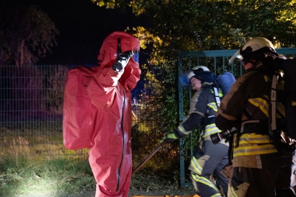 Dekontamination eines Feuerwehrmanns